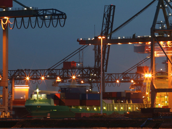 Cables for lifting systems, port applications and shipyard operations